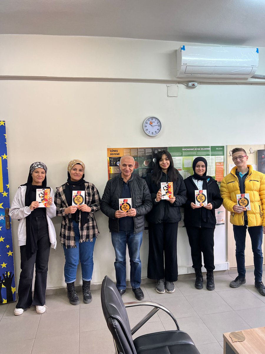 Gazişehir öğrenci meclis üyelerimiz idarecilerimizle beraber kitap okuma etkinliği düzenlediler.
<a href="/gul_davut/">Davut GÜL</a> <a href="/yasintepe/">Yasin TEPE</a> #Nizip
<a href="/Gantepokuyor/">Ben Okuyorum, Gaziantep Okuyor Projesi</a>