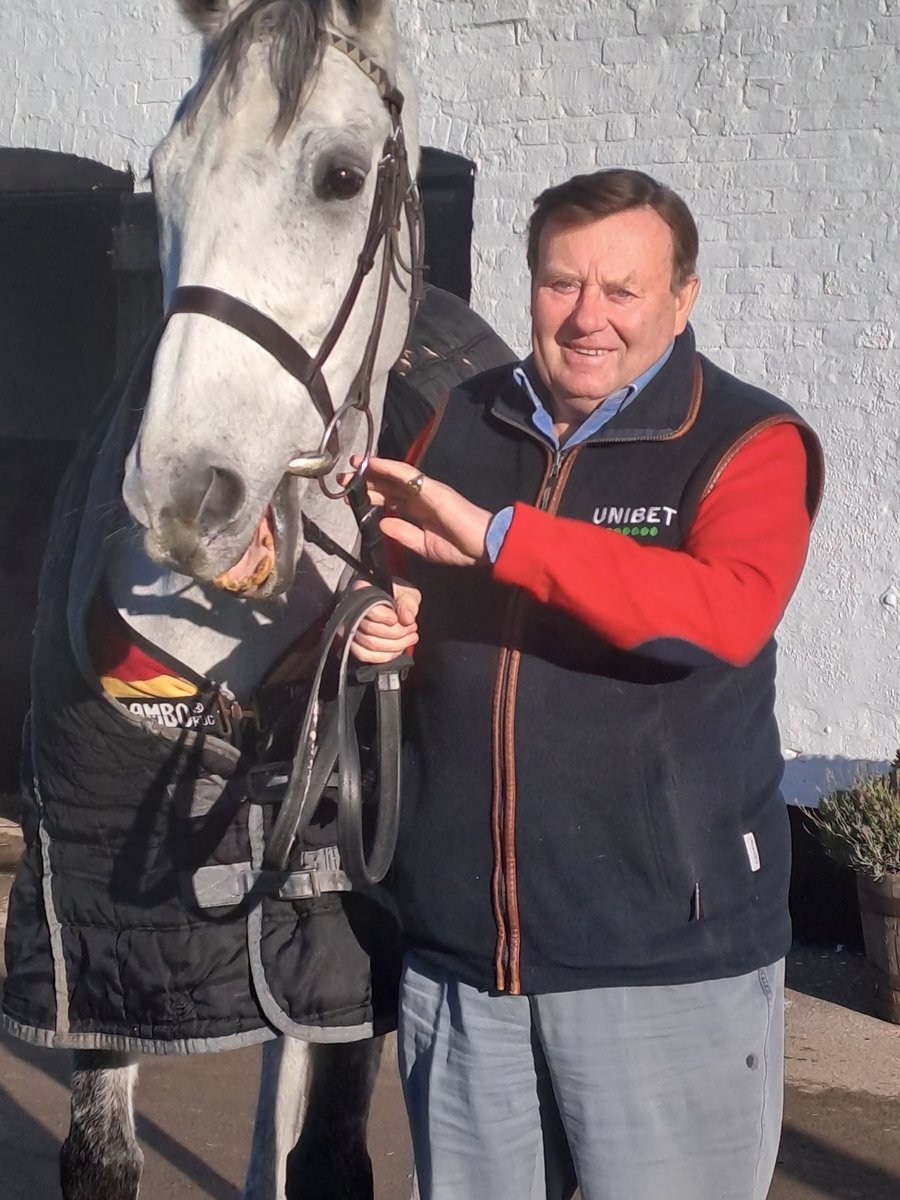 sevenbarrows's tweet photo. Buzz is back! https://t.co/fehvLOjSSH