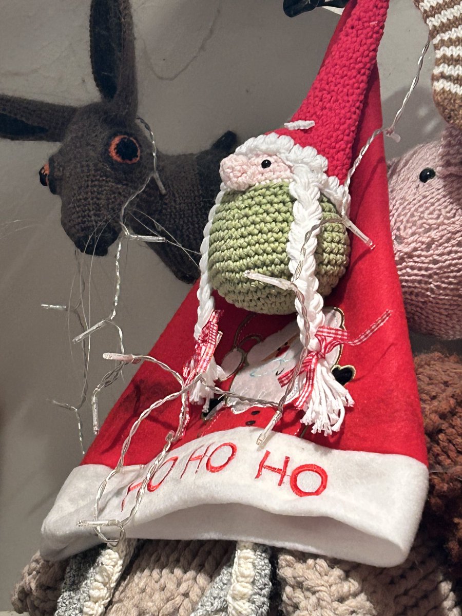 Christmas decorations in our Attic flat ⁦<a href="/cottonpodshop/">cottonpod</a>⁩ Mr and Mrs Claus on our festive hats 🎄