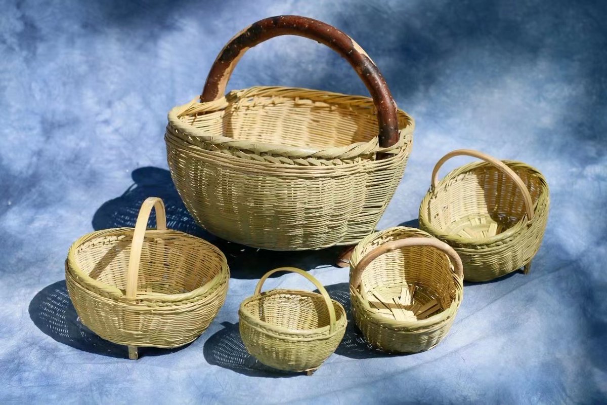 ShaanxiMoments's tweet photo. Huazhou Bamboo Weaving is a traditional handicraft in Weinan, Shaanxi province. Now it has been further upgraded based on traditional agricultural production and living tools. Over 200 kinds of products such as bamboo woven bags have been developed. #HelloBamboo #GoodbyePlastic https://t.co/pGF0zT78yx