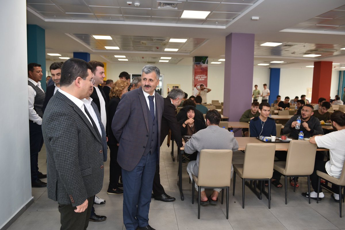 Antalya'da Üniversite öğrencilerinin konaklama sorununa neşter vuran Ahmet Hamdi Akseki öğrenci yurdumuzu ziyaret ettim. Bu tesis Antalya için önemli bir kazanç..

📌Kepez