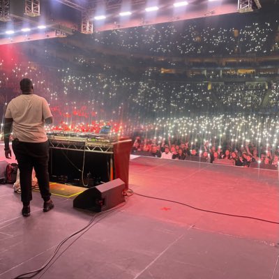 DjSlapzz's tweet photo. Wow so I Dj'ed at The O2 arena @TheO2 with my bro's A1 x J1 on the N-DUBZ tour #NdubzTour22 #a1xj1 #NewProfilePic https://t.co/gvB0qH9wEu