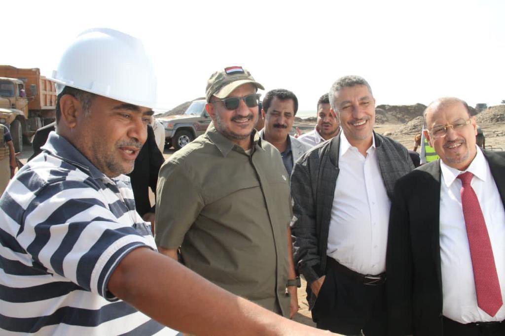 tarikyemen's tweet photo. احتفلنا اليوم مع أهلنا سكان واحجة والكدحة والجديد، في مديرية ذوباب المندب بوضع حجر الاساس لمشروعي مياه، ومعي الشيخ سلطان البركاني رئيس مجلس النواب.
كما تفقدنا اعمال الانشاءات في مرافق مطار المخا، الصالة والبرج والتي تسير بوتيرة عالية.
الحياة كل الحياة لأهلنا في كل ربوع الجمهورية. https://t.co/P1m5Wk3Dny