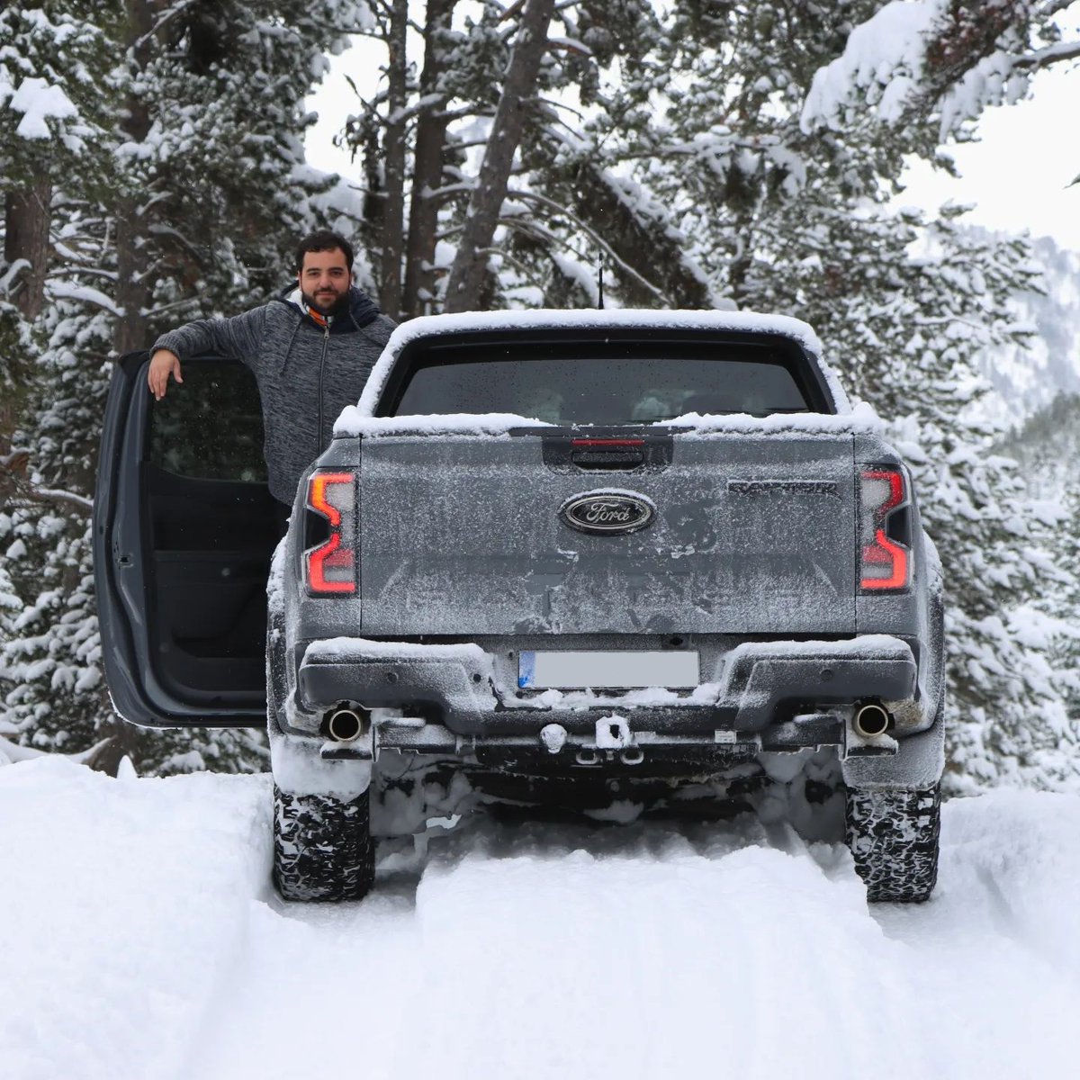 Ford España tweet media