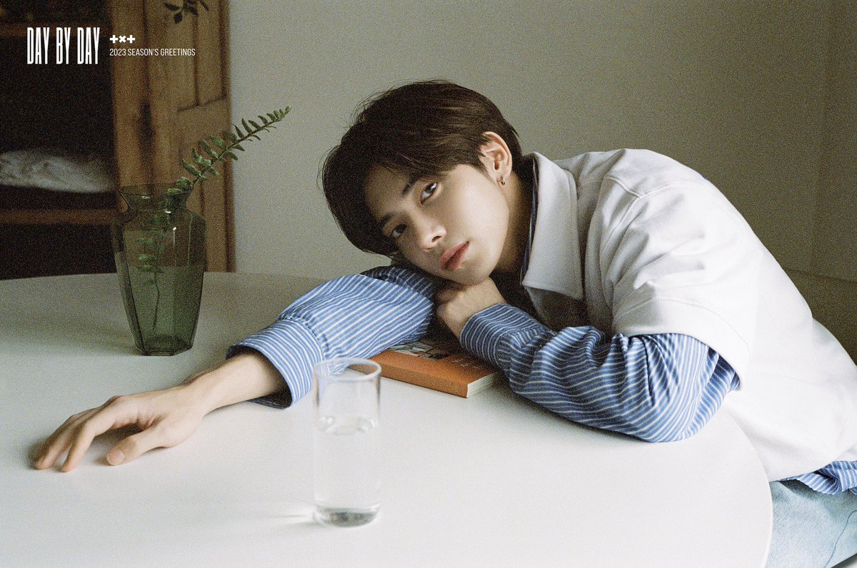 TXTPlCS's tweet photo. taehyun season's greetings 2023 day by day https://t.co/2awuIj2Nk0