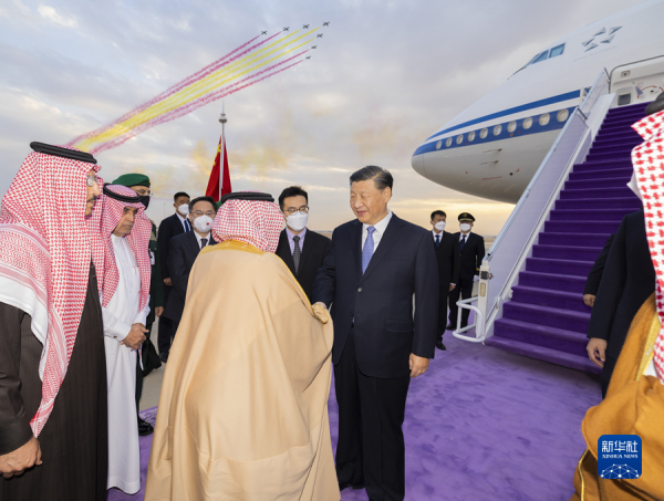 GeringTuvia's tweet photo. Fine, I'll do it myself: Xi Jinping got the full "purple carpet treatment" https://t.co/95EcdLtQWL