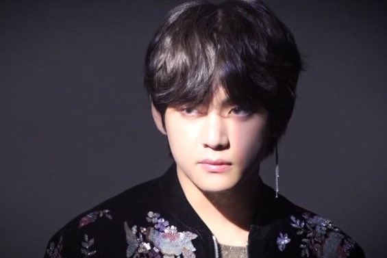 Taehyungimpact's tweet photo. Kim taehyung is so stunning https://t.co/Iq6Ok6fqRS