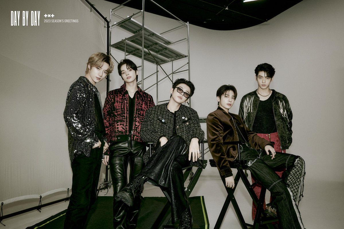 TXTPlCS's tweet photo. txt season's greetings 2023 day by day https://t.co/arOhtWrNgI