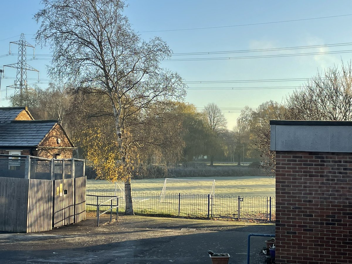 latimerprimary's tweet photo. When a Y4 pupil feels inspired to pen the perfect poem at home for this frosty, beautiful morning π€©βοΈβοΈποΈπ #poetrytwitter #latimerwriting #prideindoingourbest #jackfrosthasbeen #proud https://t.co/nPO6aIsprv
