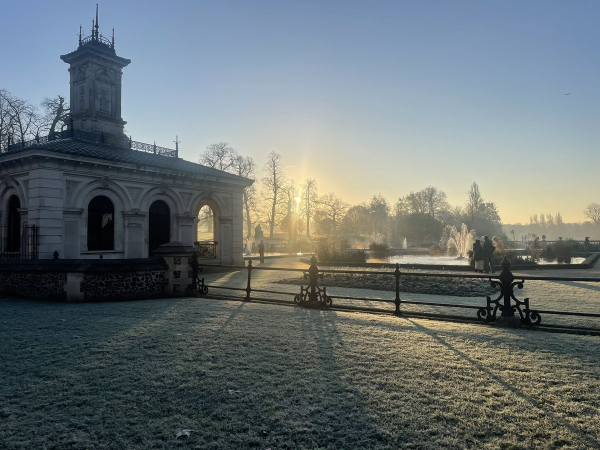 What a commute through the beautiful Hyde Park to <a href="/LDN_TC/">London Trauma Conference</a> Day 3 #LTC2022 looking forward to hearing some more inspiring speakers 🚁