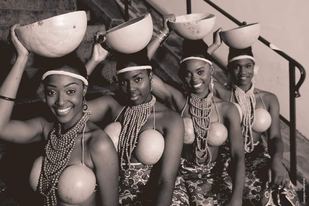 Le sens du mot beauté prend tout son sens avec le concours Miss Cameroun France 💫💫
A votre avis qui sera la nouvelle perle à la courrone dorée 🤨?
Les inscriptions se poursuivent au 
👉🏾 mcamerounfrance@gmail.com
Miss Cameroun France, la beauté au service de la communauté 😍