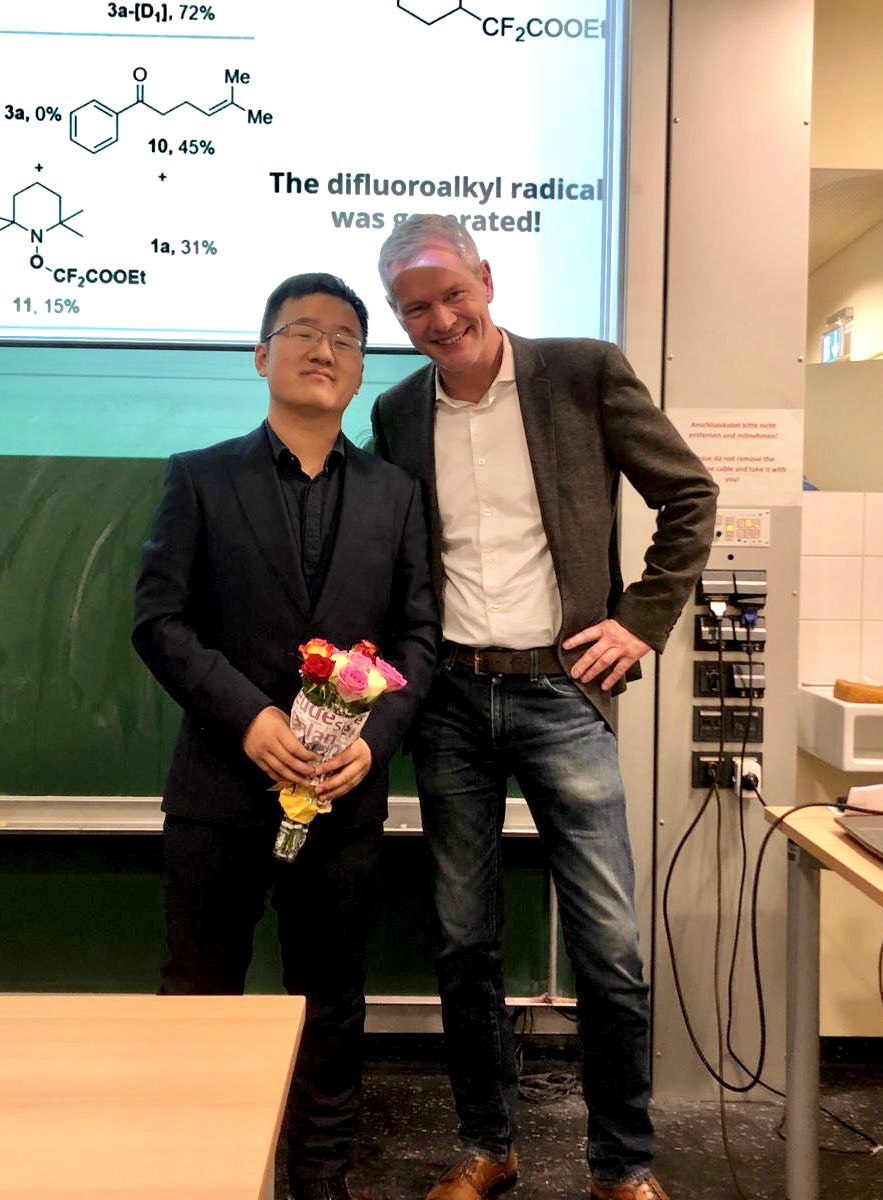 PlietkerGroup's tweet photo. Huge congratulations to @GuobaoLi0221 on successfully defending his PhD! 🎓His research on ruthenium catalysis was truly outstanding and we couldn't be happier for him 🎉 🥂@tudresden_de @TUD_Science 
#PhDSuccess #RutheniumCatalysis https://t.co/GFNozxZ6nV