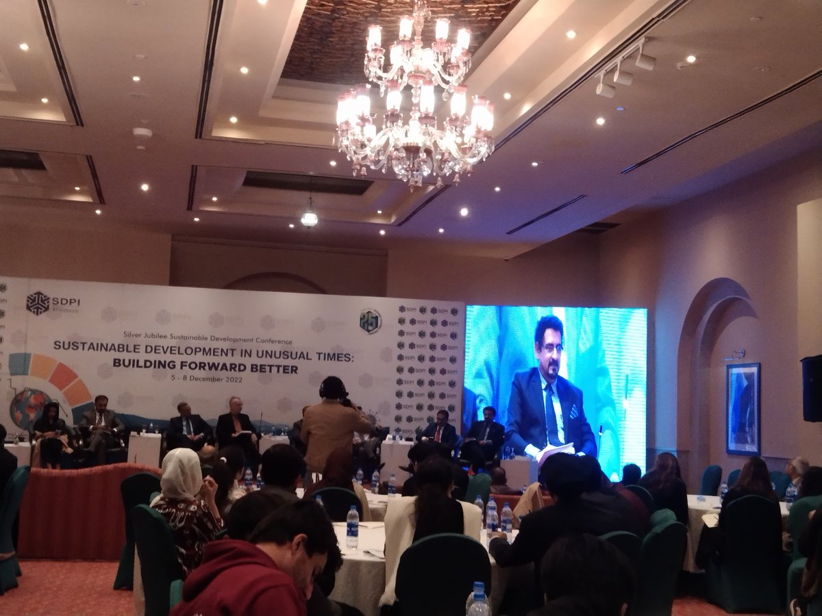 Mehreeenhussain's tweet photo. Dr Zubair lqbal discussed about the "Global Politics".
#SDC2022 #SDCC #25thsilverjublee @Shehrzad12 https://t.co/Nno836iSeq