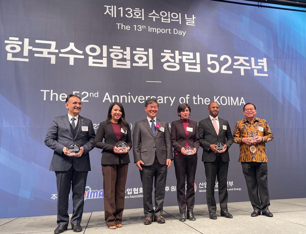tonytogolani's tweet photo. Kwa namna ya kipekee nawashukuru Korea Importers Association (KOIMA) kwa kutambua jitihada za Ubalozini wetu katika kufungua fursa za biashara na masoko kati ya Korea na Tanzania. Utambuzi huu ni chachu ya kuongeza jitihada zaidi tufungue masoko ya bidhaa zetu katika mwaka 2023. https://t.co/CMCsZvTCso