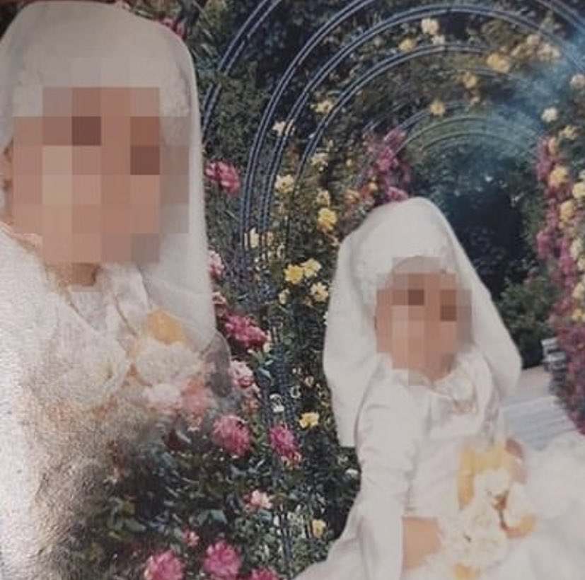 Küçük yaşta hafızlığını tamamlayan kız çocuklarına mezuniyette kostüm olarak gelinlik giydiriliyor
Olayı bu denli çarpıtan iftira atan ebucehilin günümüz versiyonları
Allah sizin gibilere fırsat vermesin her iki dünyada da gün yüzü göstermesin! 
 #İftiranınGercekYuzu