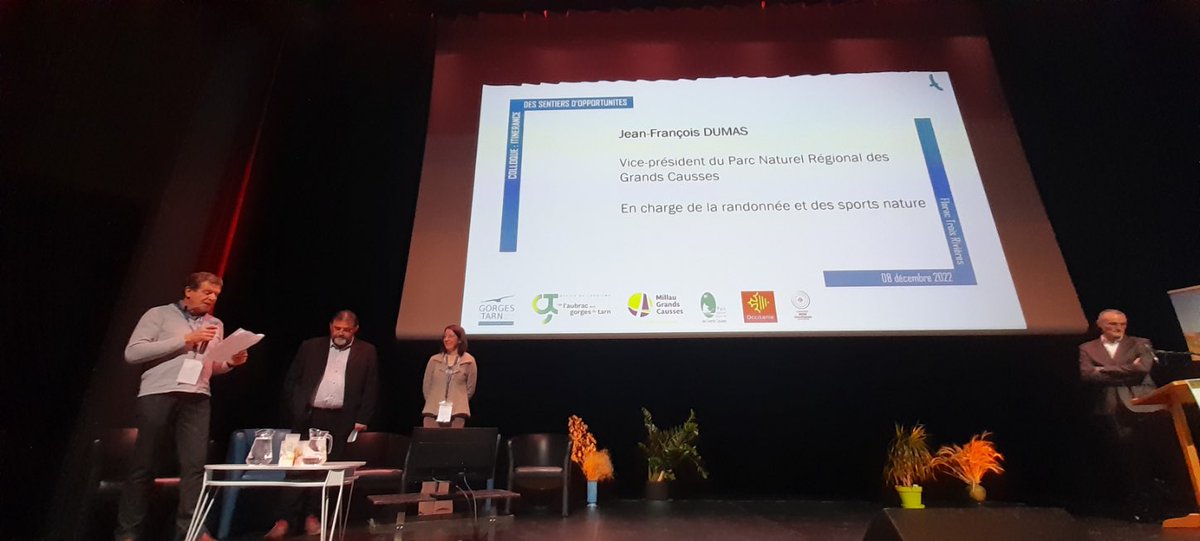 Jean-François Dumas, Vice-Président du <a href="/pnr_gc/">Parc Grands Causses</a> en charge de la randonnée et des sports de pleine nature, présent à Florac, pour l’ouverture du colloque consacré à l’itinérance Gorges et Vallée du Tarn GR©736. 🥾
#gr736