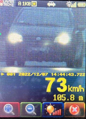 PolicjaMazowsze's tweet photo. #Policja.nci z #grupaSPEED zatrzymali 31-latka, który w terenie zabudowanym przekroczył dozwoloną prędkość. Mężczyzna był poszukiwany, nie posiadał prawa jazdy, a jego pojazd badań technicznych. Mieszkaniec powiatu piaseczyńskiego najbliższy rok spędzi w areszcie. https://t.co/FR6XoeXVx4