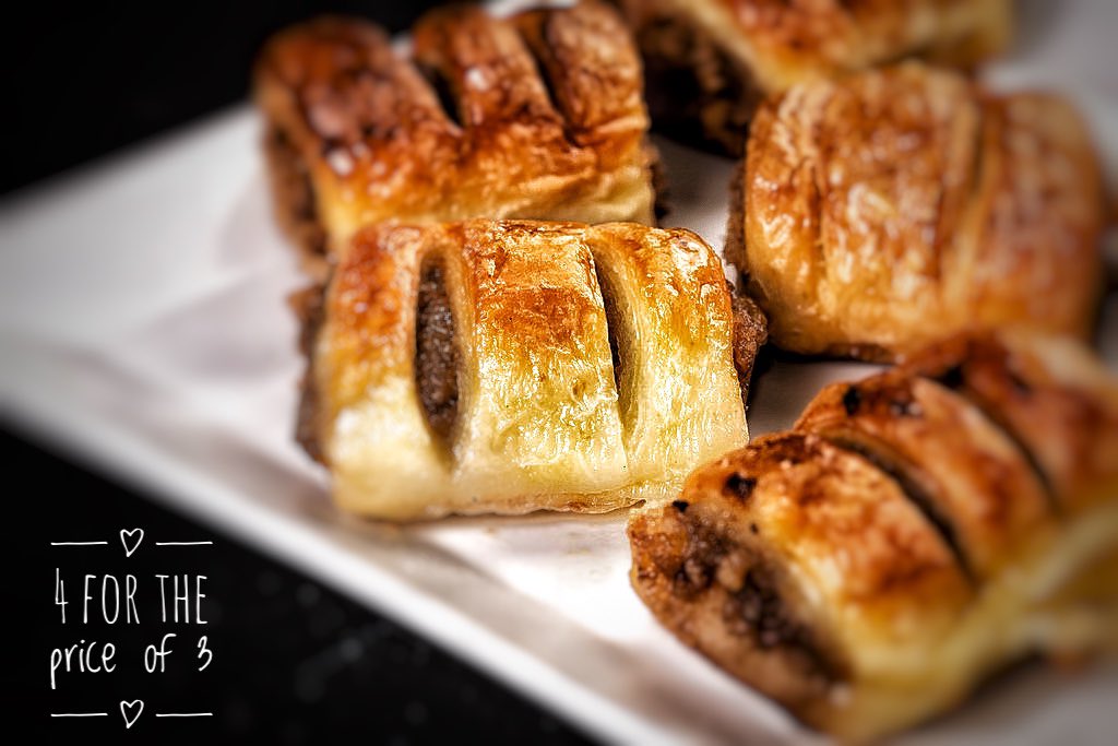 Freyas_bakery's tweet photo. Icy day. Melt your taste buds with one of our delicious hot sausage rolls #sausage #roll #ice #December #mealsondeals https://t.co/xQIc2dwVez
