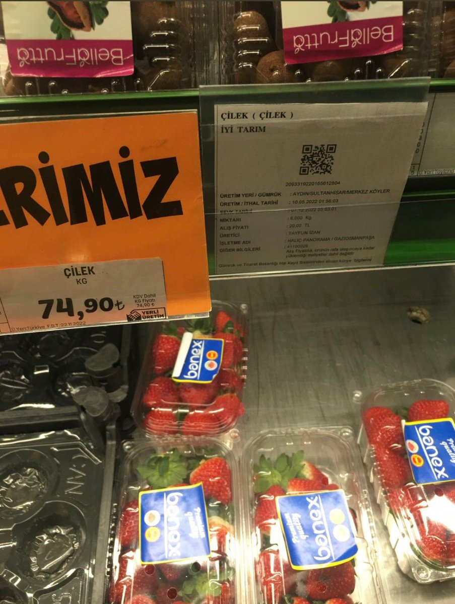 BİM Ceosu Galip Aykaç 'Bir kilo domatesin işletim maliyetinden ötürü kilosu en az 7.5 lira. Biz de en fazla %4 kar koyup satıyoruz diyordu.
20 liraya alınan bir kilo çilek + 7.5 lira işletim maliyeti + %4 kârla kilosu 28,6 lira olması gerekirken fiyatı 74.90.