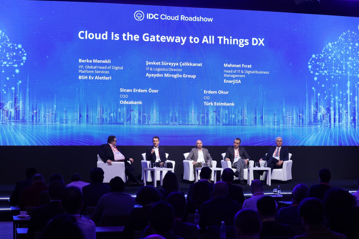 Berke Menekli (VP Head of DPS, BSH Turkey Ev) 150’den fazla CXO katılımıyla Mandarin Bosphorus Otel’de gerçekleştirilen IDC Türkiye Cloud Roadshow etkinliğinde ‘Cloud Is the Gateway to All Things DX’ panelinin moderatörlüğünü üstlendi. #IDC #IDCTürkiye #cloud #multicloud