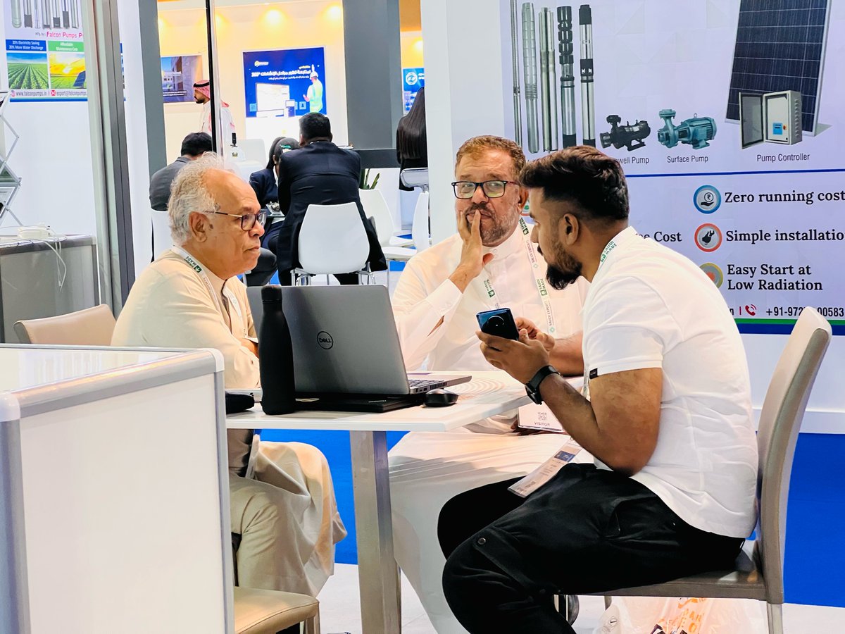 AlchemistAdvan1's tweet image. Last day of Big5. Team is on 🔥. 
Visit us at ‘1F11’ Trade Centre, Dubai. 

#Zuper #FieldServiceSolution