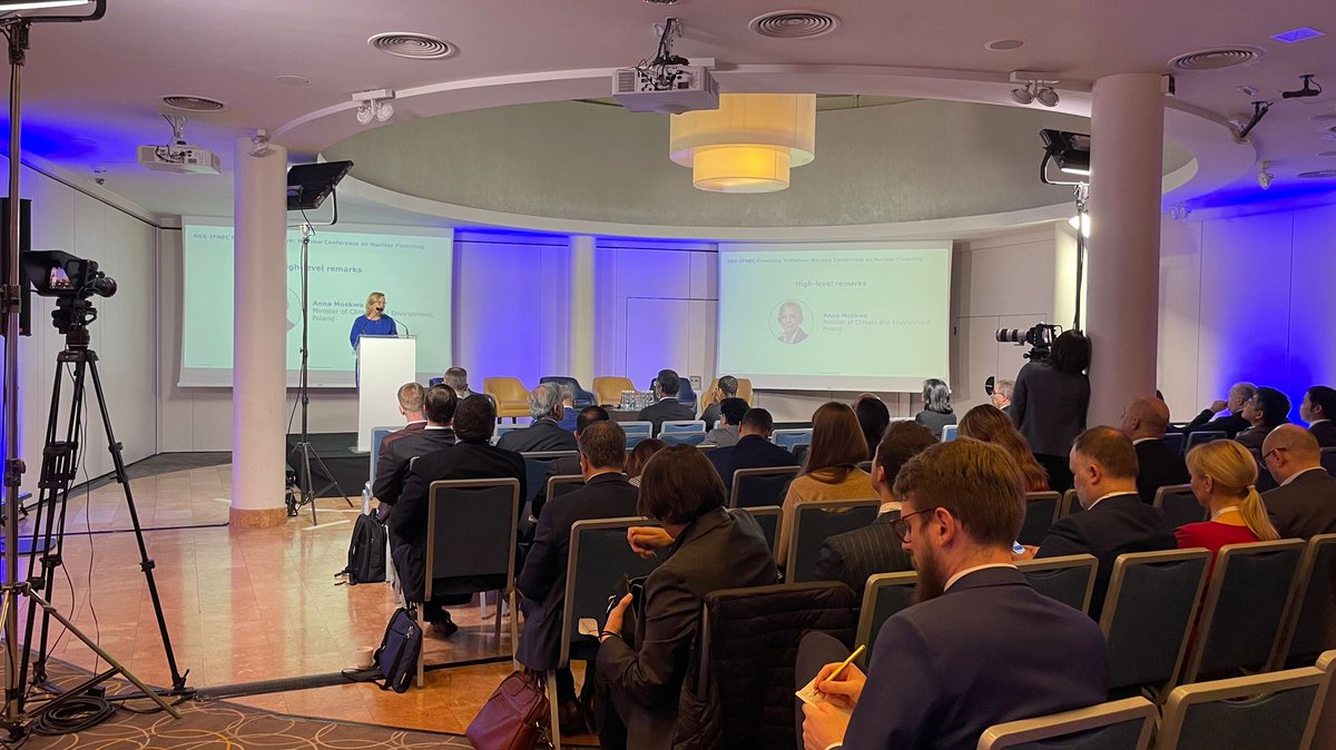 OECD_NEA's tweet photo. ๐ด Live from Warsaw Conference on #NuclearFinancing: Minister of Climate and Environment Anna Moskwa opened the event by highlighting the role of co-operation in addressing the challenges related to human resources, technological aspects, supply change and #nuclearfinancing. https://t.co/5AIvN5UkZ8