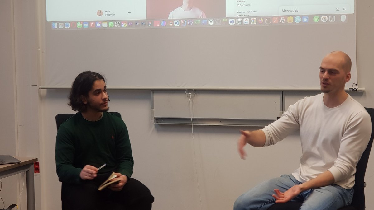 ARNAUD92320's tweet photo. Un invité de marque dans le workshop de veille des #designer et #developer #interactifs des #BDDI de @gobelins_paris : merci à @bruno_simon de partager aussi généreusement sa vision ! #threejs #webgl https://t.co/KVrnrMvtc6
