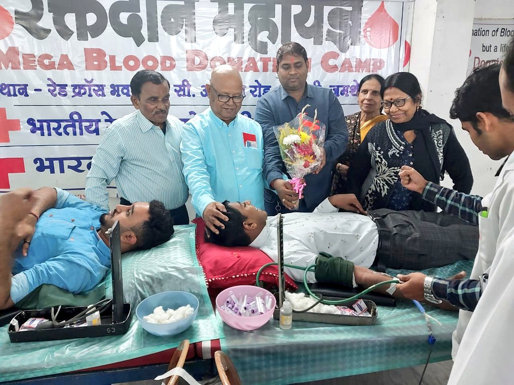 SuryaPratap_IND's tweet photo. आज भारतीय रेड क्रॉस सोसायटी पूर्वी सिंहभूम द्वारा आयोजित रक्तदान शिविर का आयोजन किया गया, मैंने अपना 18 वर्ष पूरे होने पर समाज के जिम्मेवारियों के प्रति अपना पहला कर्तव्�� का निर्वहन रक्तदान के माध्यम से किया।आपकी शुभकामनाएं आगे भी मुझे ऐसे पुनीत कार्य करने को प्रेरित करती रहेगी। https://t.co/CEgsvpEpYy
