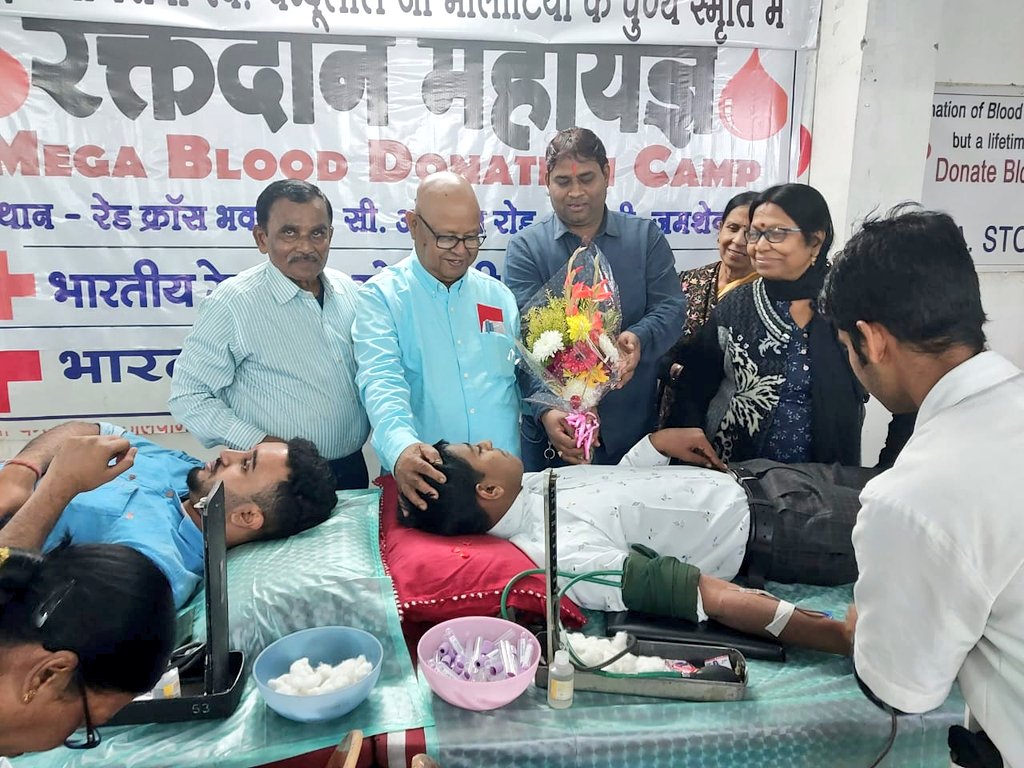 SuryaPratap_IND's tweet photo. आज भारतीय रेड क्रॉस सोसायटी पूर्वी सिंहभूम द्वारा आयोजित रक्तदान शिविर का आयोजन किया गया, मैंने अपना 18 वर्ष पूरे होने पर समाज के जिम्मेवारियों के प्रति अपना पहला कर्तव्�� का निर्वहन रक्तदान के माध्यम से किया।आपकी शुभकामनाएं आगे भी मुझे ऐसे पुनीत कार्य करने को प्रेरित करती रहेगी। https://t.co/CEgsvpEpYy