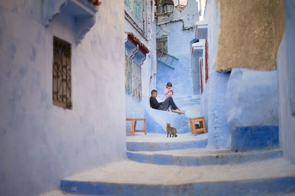 Children sit outside their home in the town of Chefchaouen in northwest Morocco. The town famous for its blue painted buildings was founded as a military outpost in 1471 shortly before the Spanish Reconquista of Granada 
Credit: Stefan Rousseau/PA Wire https://t.co/pPteZkw2Yo