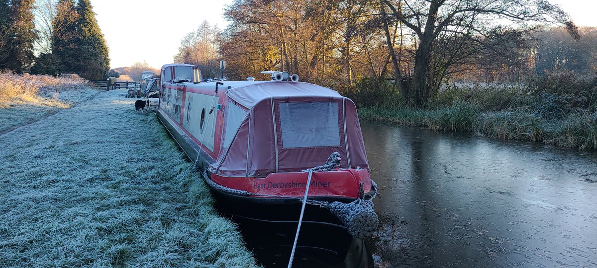 MarkLastMiner's tweet photo. Plans were to move today, however -6C last night meant canal froze over
❄️❄️❄️❄️❄️
Hoping the sun will defrost canal enough in a few hours
👍👍🌞🌞🌞🌞
#frozenIn
#continuousCruising
#boatsthattweet
#WinterCruising https://t.co/gRd7qKdLBi
