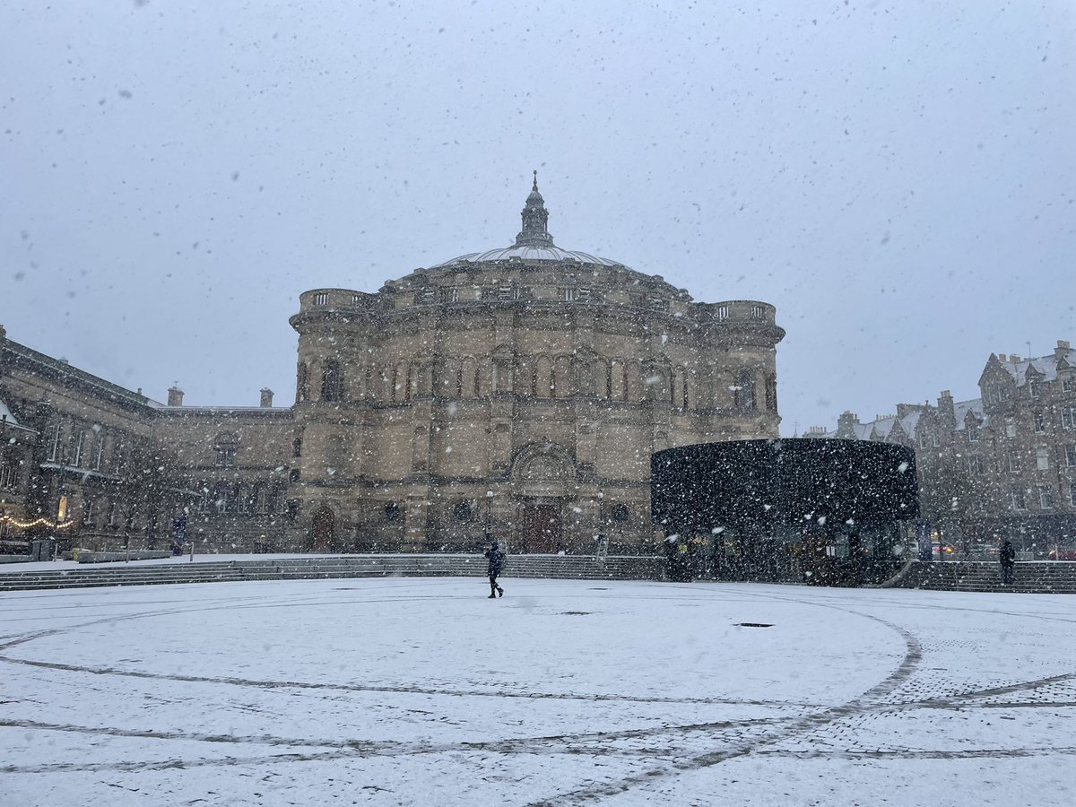 Snow fall in Edinburgh ☃️