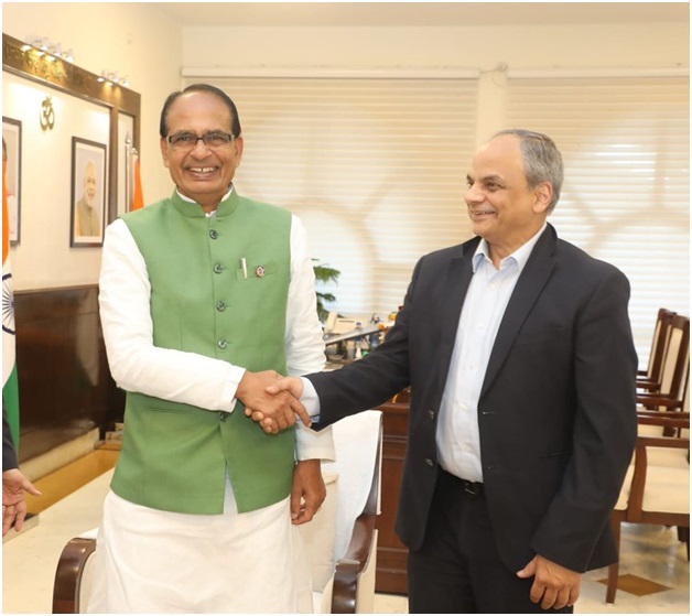 मुख्यमंत्री श्री <a href="/ChouhanShivraj/">Shivraj Singh Chouhan</a>
से आज निवास में राज्य सांख्यिकी आयोग के प्रथम अध्यक्ष श्री प्रवीण श्रीवास्तव ने सौजन्य भेंट की।
<a href="/pravin1960/">Pravin Srivastava</a>