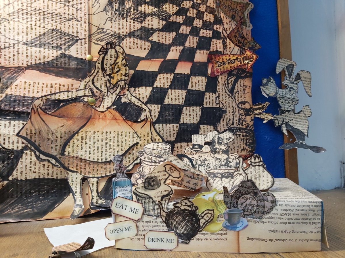 StorytimewithAC's tweet photo. More amazing artwork at #FulhamLibrary. Isn't this just beautiful!
βͺby Cameri Peciβͺ
π
#librarylife #wow #artwork #ArtOfTheDay #libraryart #aliceinwonderland #fulham #library #amazing #bookworms #book #art #lovelibraries #librarylove #gotothelibrary #ArtLovers #Special #love https://t.co/T1itB3eYA2