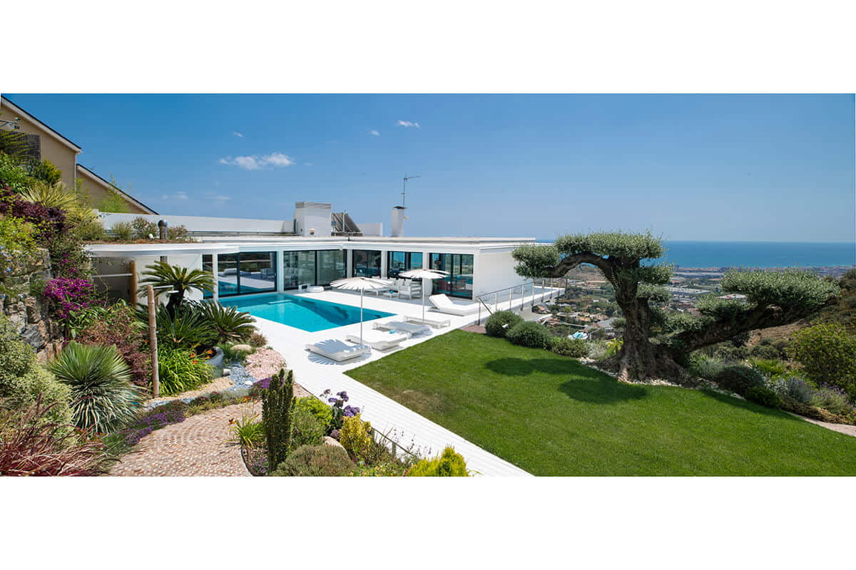 I've been working with Robert Sas Villa Rentals for approaching 20 years adding and updating their web site with luxury villas to rent in Spain.  I've just added a new villa in Barcelona, and just wow, never seen anything like it!

robertsasvillarentals.com/listings/luxur…