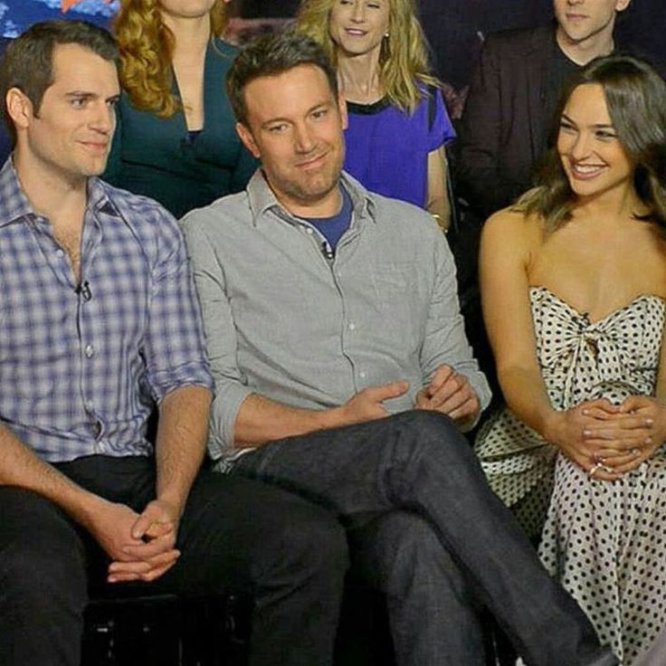 Jonathan__DC's tweet photo. Nadie dentro de la industria de Hollywood se plantearía un recast de estos actores.

Gal Gadot es #WonderWoman 
Henry Cavill es #Superman 
Ben Affleck es #Batman 

La trinidad de DC. https://t.co/SUHLd3uj0k