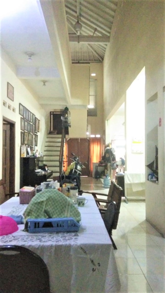 gudangsproperty's tweet photo. #RumahDijual di #BintaroSektor1

Spesifikasi :
Luas Tanah : 180 m2
Luas Bangunan : 275 m2
Kamar Tidur : 7 Kamar
Kamar Mandi : 4+1 Kamar
Lantai : 2 Lantai
Listrik : 3500 Watt
Hadap : Timur
Sertifikat : SHM
Harga :  Rp 3,3 M
Ket : AC, PAM. Water heater, Gudang 1, Parkiran 3 Mobil. https://t.co/y7lf8GF2OY