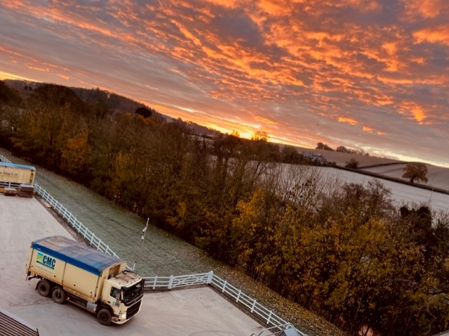 CreditonMilling's tweet photo. It's the first hard frost of the year at the mill today โ๏ธ and it was worth the climb to catch the sunrise ๐๐. The timing was perfect to capture Rob on his maiden voyage after swapping the warehouse for the driving seat ๐. #devonsunrise #cmcdeliveryteam #wintermorning https://t.co/vYLq6kpcdb