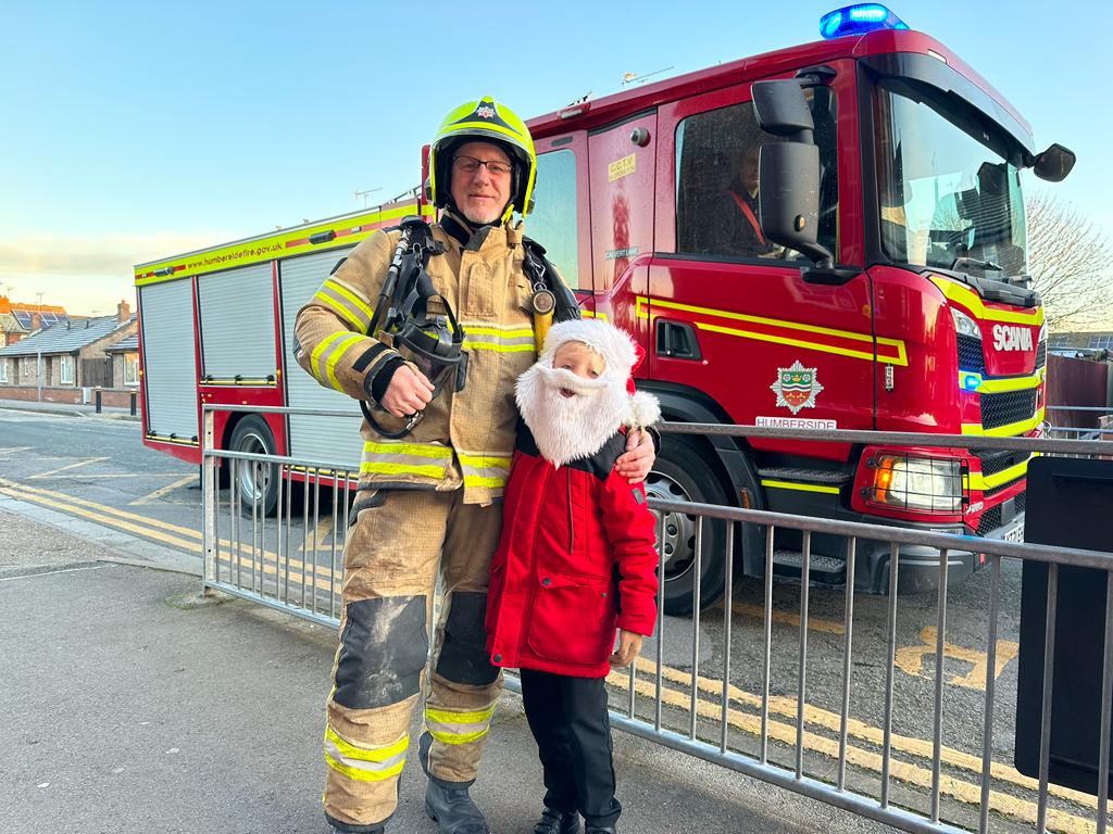 114ColtmanSt's tweet photo. @wearenewington not always the visitors you expect when you get to school. 🤶🎅❤️ @NA_kangaroos @NA_Leopards https://t.co/d2VgaFdg9f