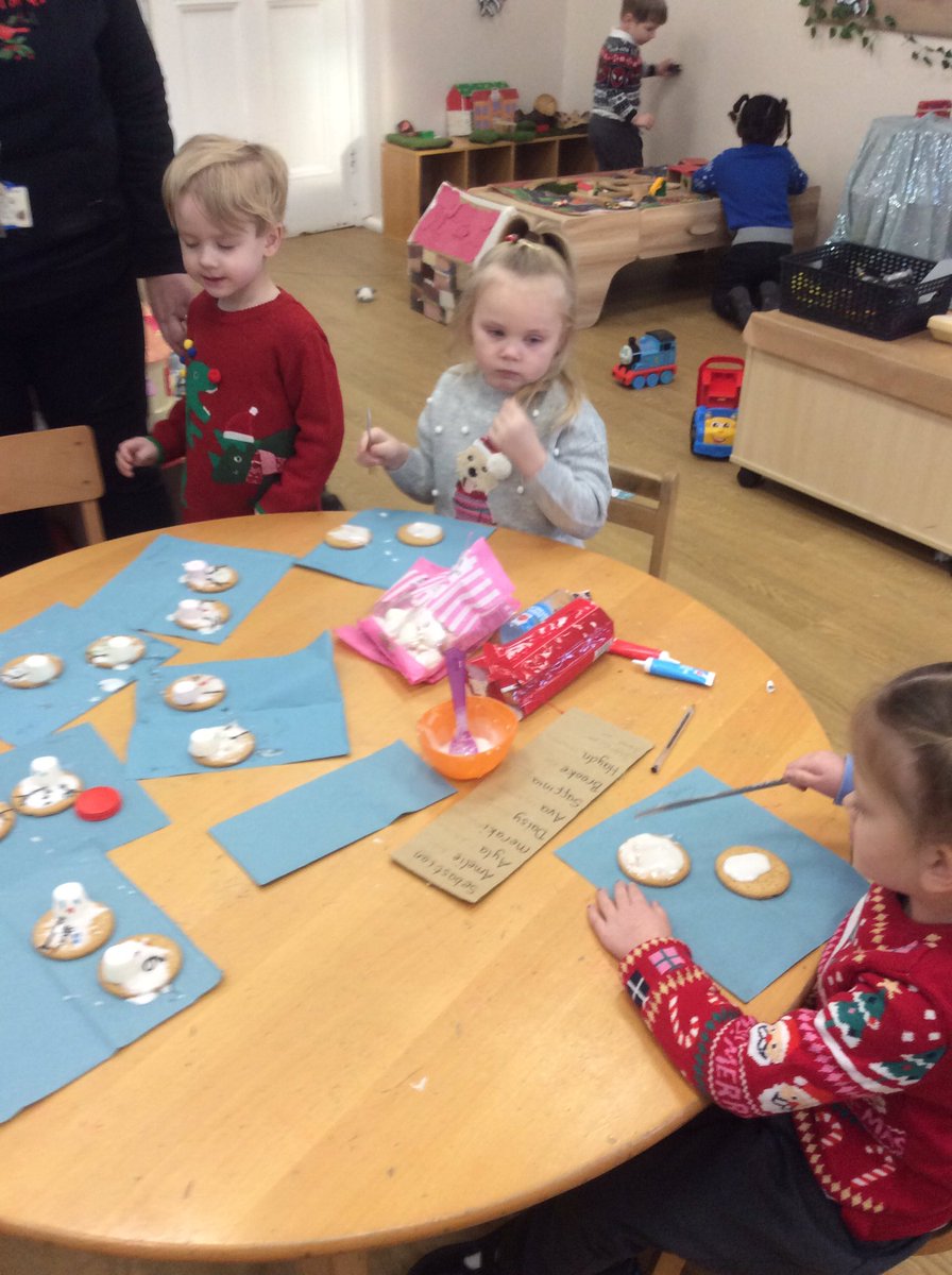 EgremontEYFS's tweet photo. This morning we are getting into the festive spirit and making some melted snowman biscuits. The children used their fine motor skills to carefully add the detail to their snowmen ⛄️⛄️⛄️ #festive #meltingsnowmen #icingbiscuits https://t.co/ahNmge5A2W