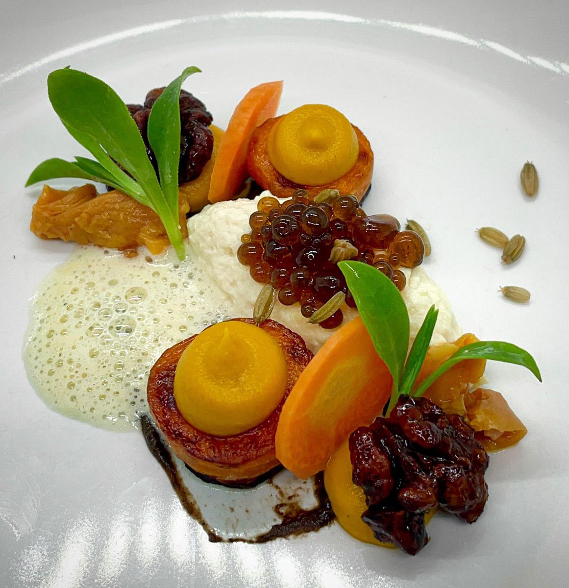 This one’s a little bit of fun 🤩 

Carrot, walnut, soya, hay, wax cap fungi, scots lovage, sea campion 

🌱😋💚

#vegan #veganfood #foodphotography #veganchef #VeganForTheAnimals