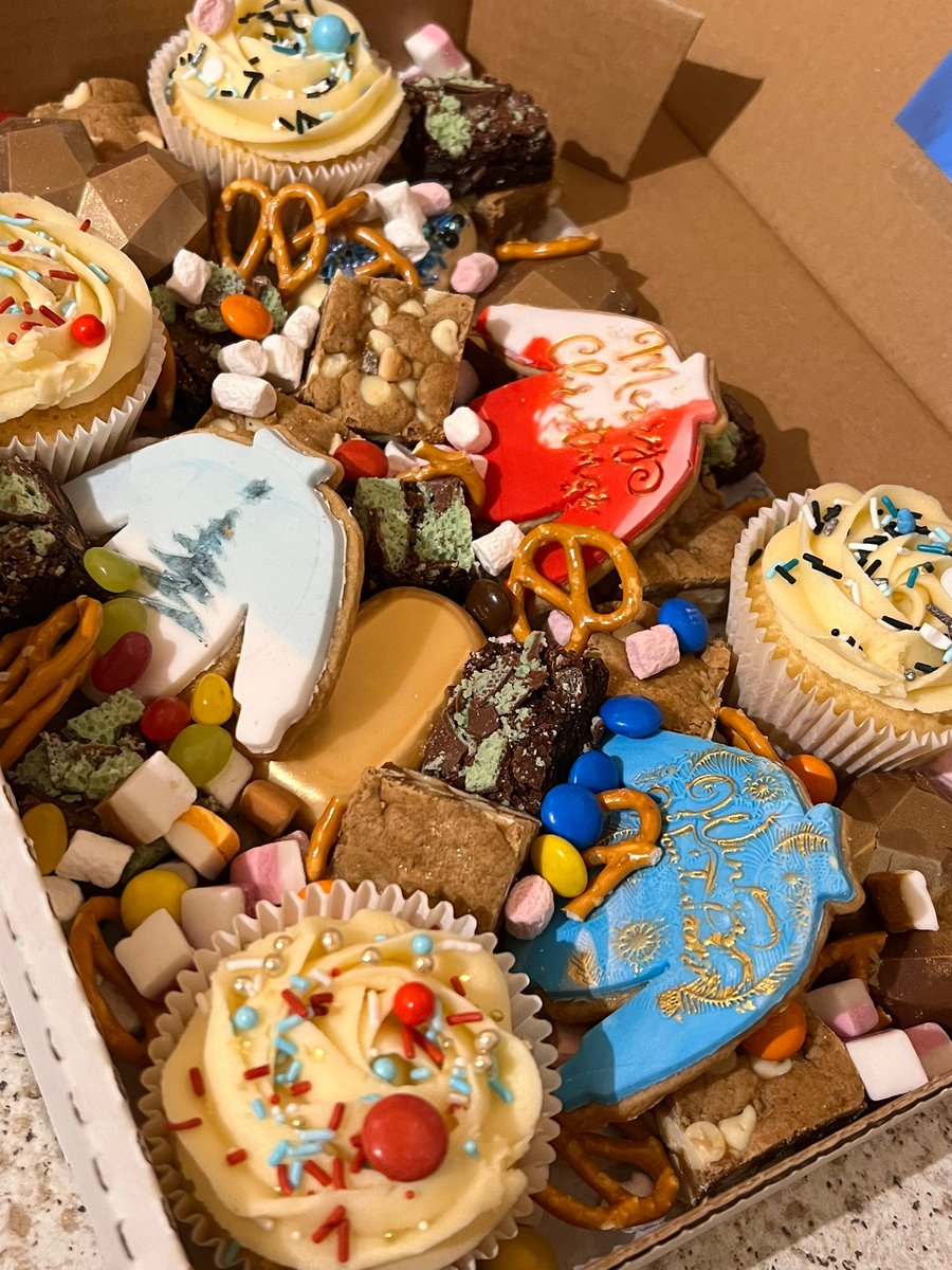 MidlandLead's tweet photo. We're celebrating #ChristmasJumperDay with these delicious treat boxes from @BanwaitRosy while we're trying to raise some money for @savechildrenuk. If you'd like to donate, here's our link: https://t.co/cmoxyQ5jeB https://t.co/bLej3WhU0f