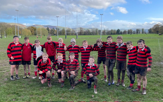 AlunPowys's tweet photo. Interhouse competition results are in: for Pel-Droed &amp; Pel Rwyd. 

Overall winners: 
Pel-Droed: Ty Gwent 🏆👏🏻
Pel Rwyd: Ty Powys &amp; Ty Clwyd 🏆🔴

Da iawn to each year group! a special
llongyfarchiadau to Year 8 Pel-Droed who won their category! ⚽ @alunschool #proudhouse https://t.co/iywvTUNbYJ