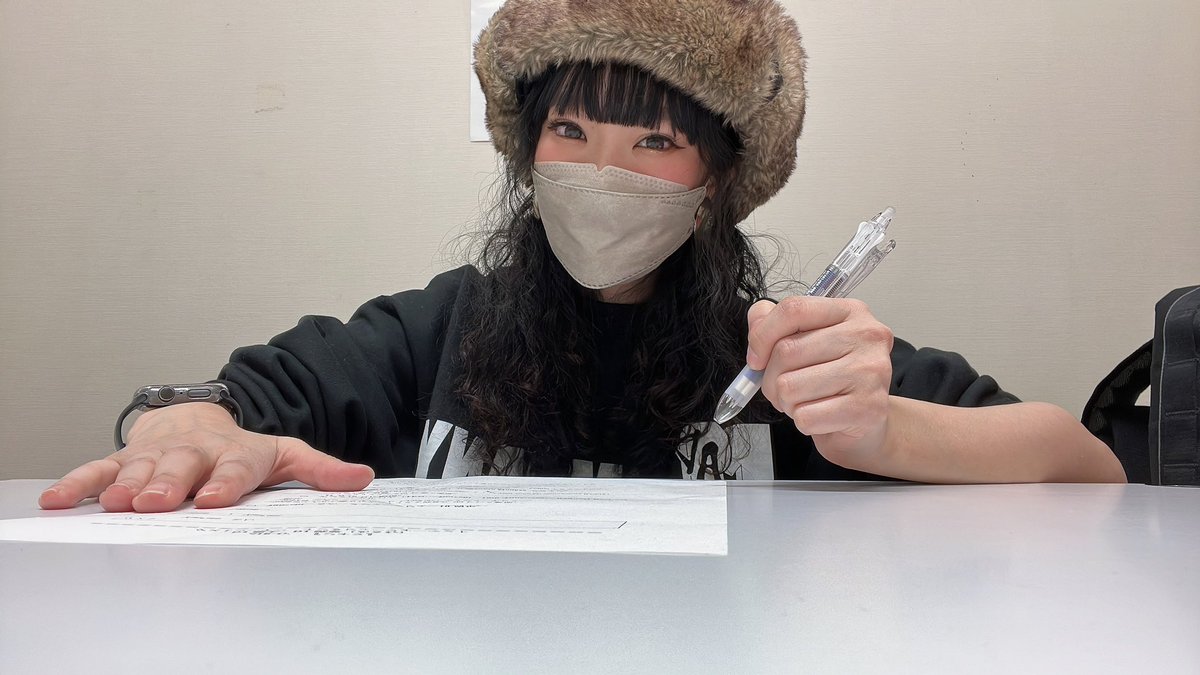 yunchistaff's tweet photo. ラジオの原稿を前に考え中のYun*chiさん😌💭

 #ゆんち10 https://t.co/DcdEy3BKcI