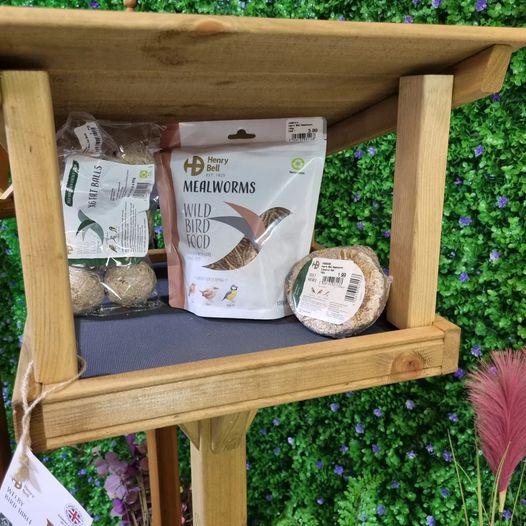 DGCScarb's tweet image. #ThumbsUpThursday from our feathered friends🐦 for all the food &amp;amp; water sources we provide during the cold Winter months👍 #BirdFood #BirdFeeders #BirdTable #Birds #FeatheredFriends #Winter #DeansGardenCentre #GardenCentre #CoffeeShop #GardenersChoice #NorthYorkshire #Scarborough