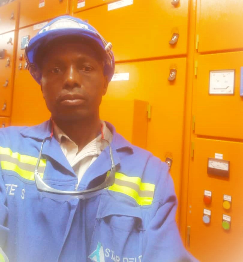 ElectrixStar's tweet photo. if everyone is moving forward together, then success takes care of itself.
#contractor #contractinglife #contracting #gettingthejobdone #stardeltaelectrix #electrician #electrical #teamwork #site #safetyfirst #thebest #construction #zimbabwe #southafrica https://t.co/mWFISgkQNX