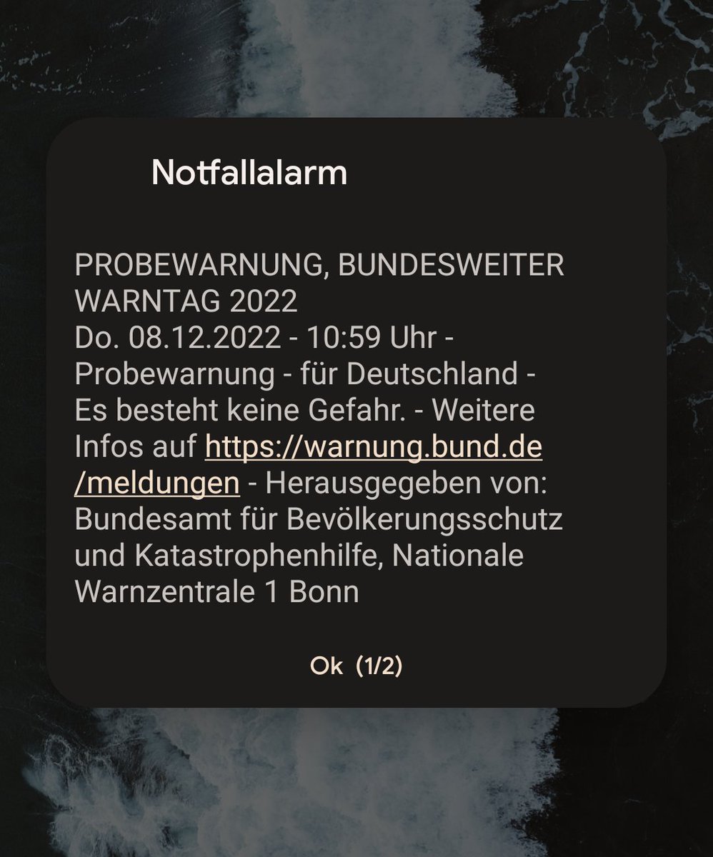 Um 10.59 Uhr war die Warnung da - überpünktlich. Bin vor Schreck fast vom Stuhl gefallen, aber es hat funktioniert #CellBroadcast #Warntag2022