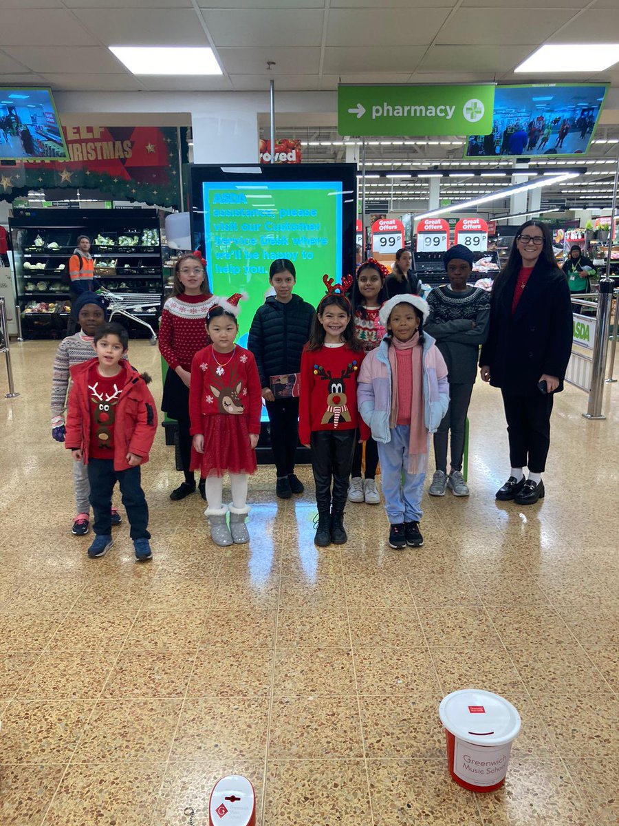 We had the brilliant @Greenwich_Music in store entertaining us with their fabulous singing and raising an incredible £102.48 🎵🎤@Royal_Greenwich @NewsShopper @AsdaCommunity