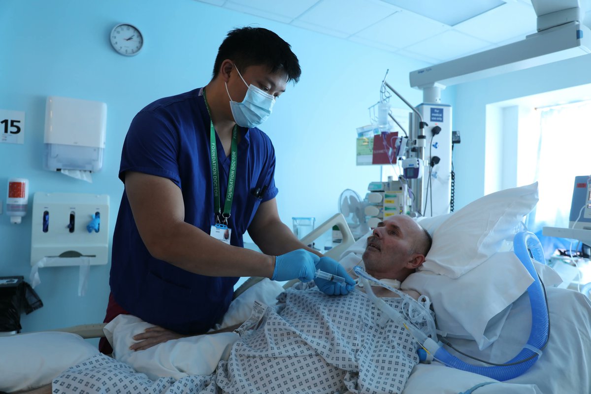 SolentNHSTrust's tweet image. Hydrotherapy is like gold dust in #rehabilitation 💧 read Mark Hobbs story here: buff.ly/3UDyPKE &amp;amp; his #hydrotherapy journey with our physiotherapists at QAH with colleagues from @PHU_NHS helping Mark get the care and treatment he needs so he can get home to his family 💙