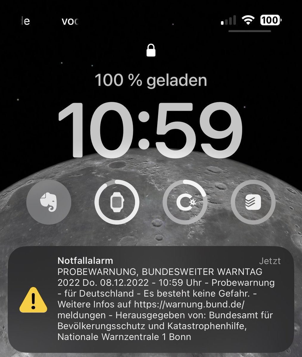 Kalzifer89's tweet photo. Also bei mir hat alles geklappt! Obwohl das Handy Stumm war. #ios #Warntag2022 https://t.co/2aFv1UPupP